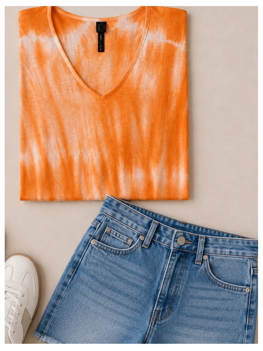 🟠NWT ALLIE & ROB Tie-Dye Split Sleeve V-Neck T-Shirt in Orange/White